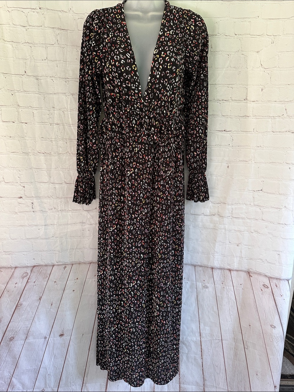Buddy Love Long Sleeve Black Floral Print Accordion Pleated Maxi Dress w/Slit